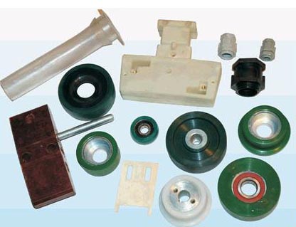 Plastic textile components